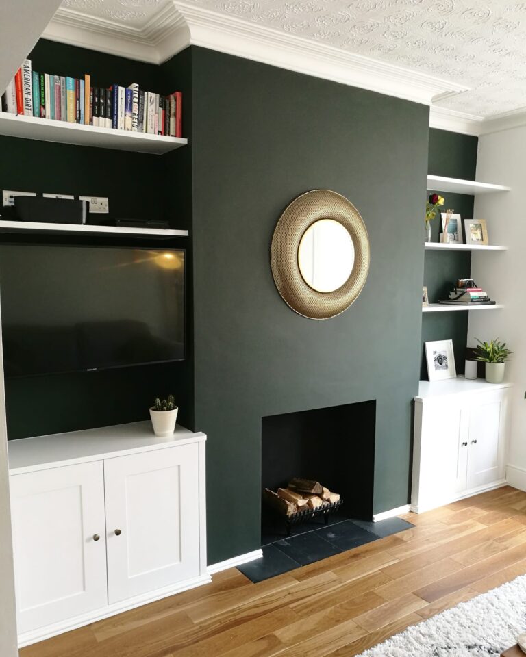 SHAKER CUPBOARDS WITH FITTED FLOATING SHELVES