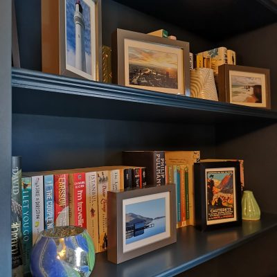 FITTED FLOATING SHELVES WITH SHELF DETAILING